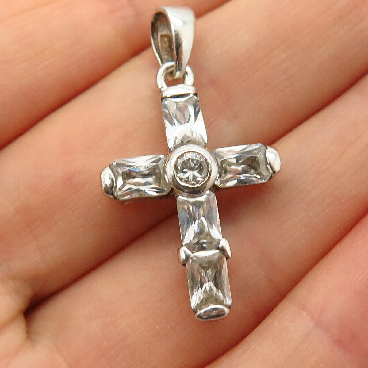 925 Sterling Silver C Z Cross Pendant