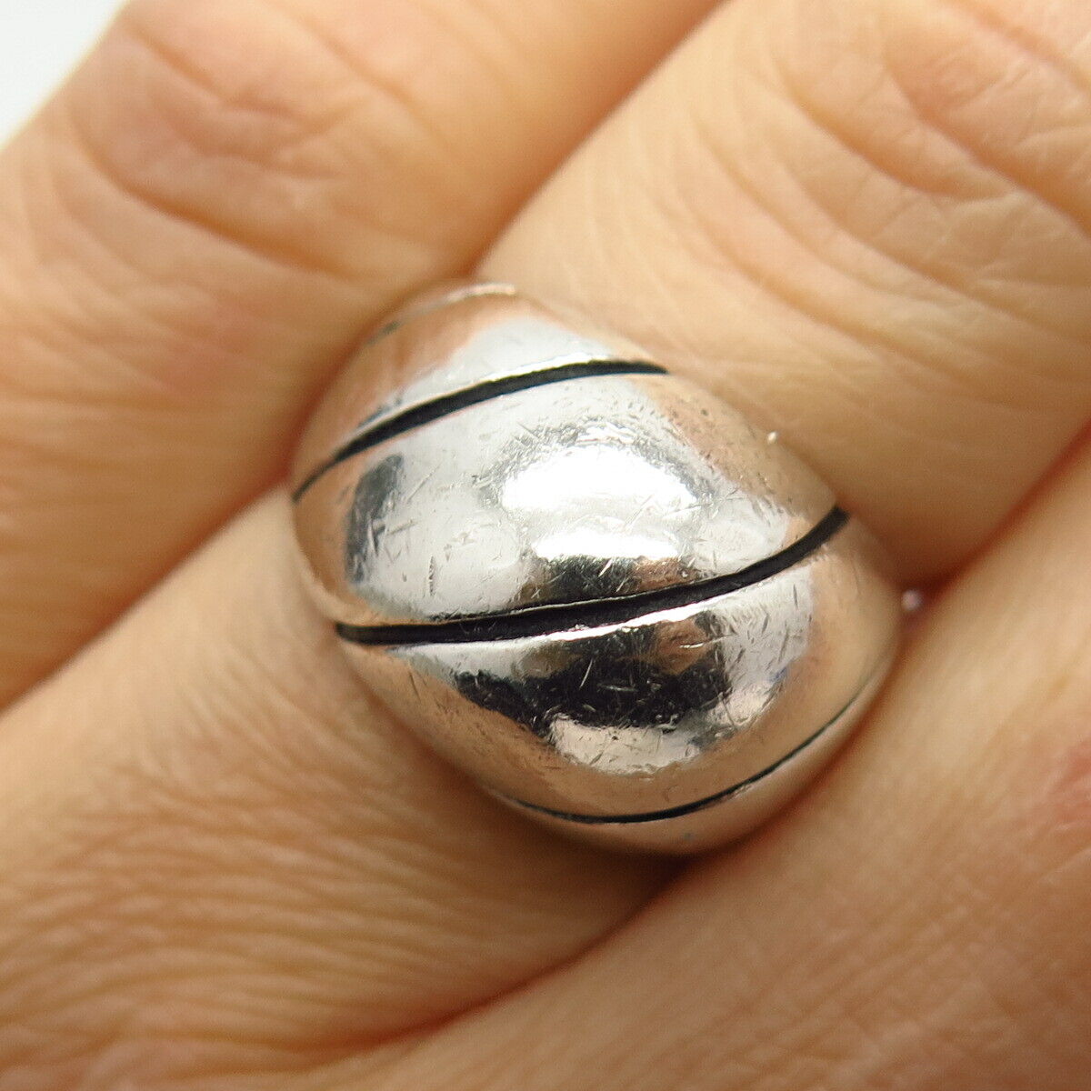 925 Sterling Silver Solid Domed Striped Design Ring Size 5 3/4