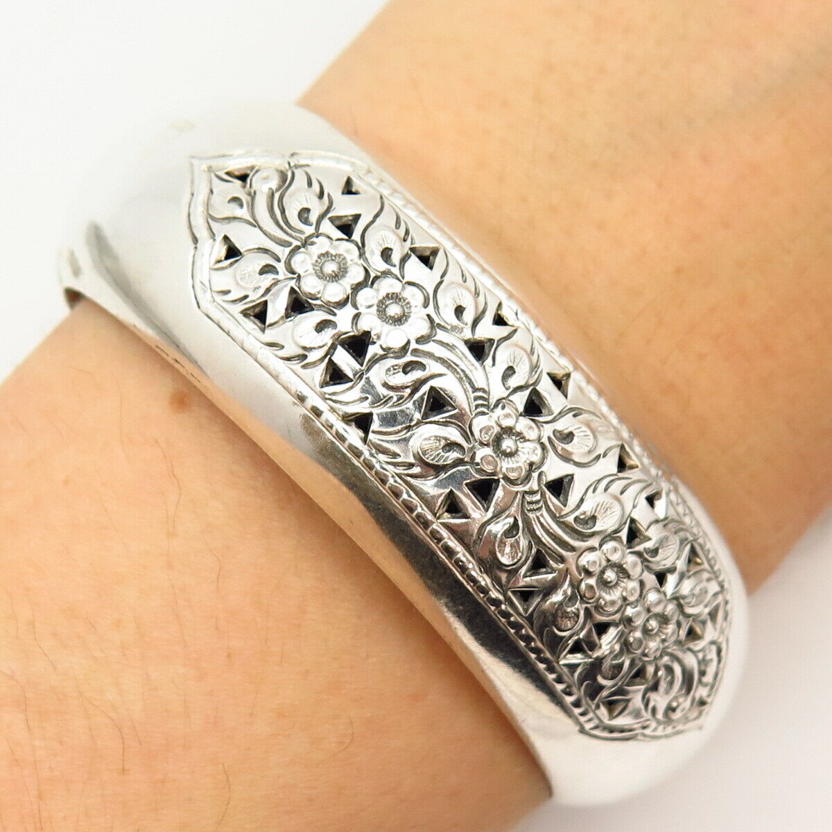 925 Sterling Silver Vintage Floral Design Cuff Bracelet 6 3/4"