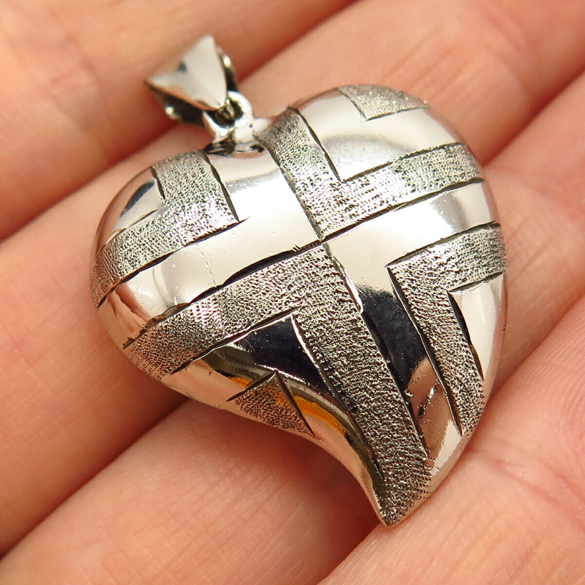 925 Sterling Silver Textured Hollow Heart Design Pendant