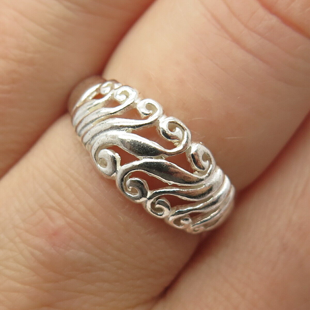 925 Sterling Silver Cutout Swirl Ring Size 7.5