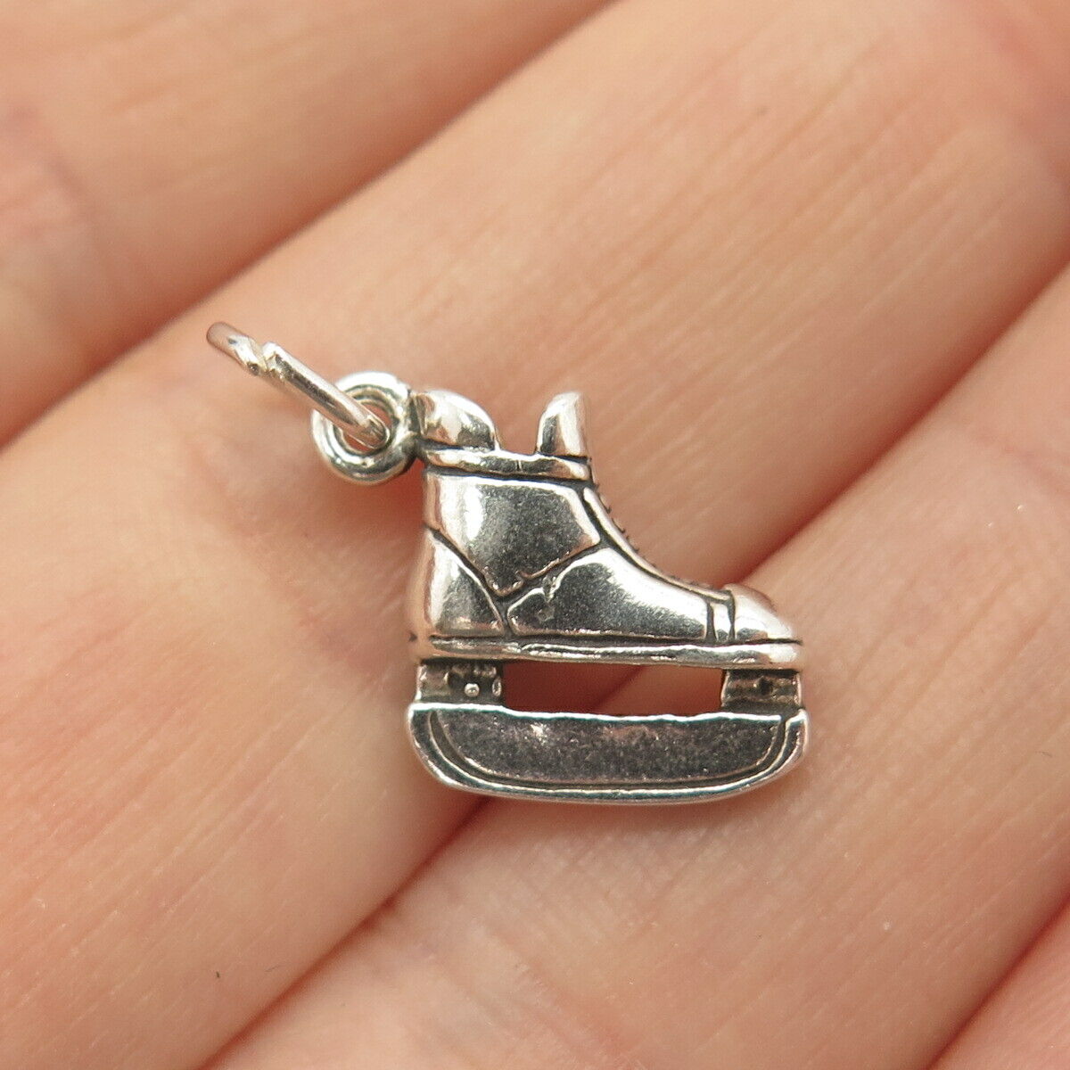 925 Sterling Silver Vintage Ice Skating Boot Round Pendant