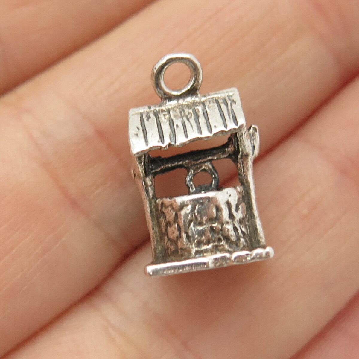 925 Sterling Silver Vintage Well Design Charm Pendant