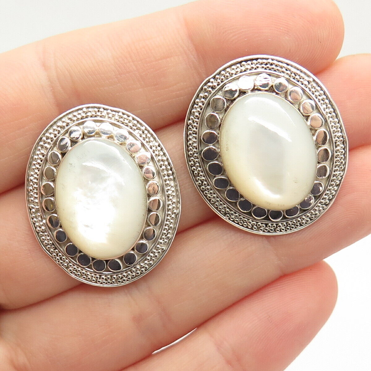 925 Sterling Silver Sajen Real Mother-of-Pearl Oval Earrings