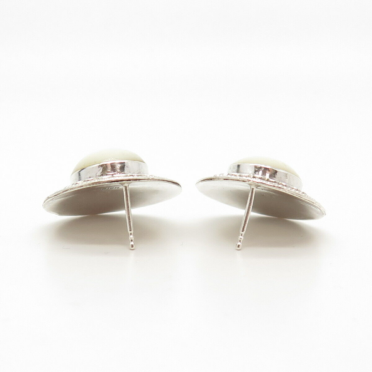 925 Sterling Silver Sajen Real Mother-of-Pearl Oval Earrings