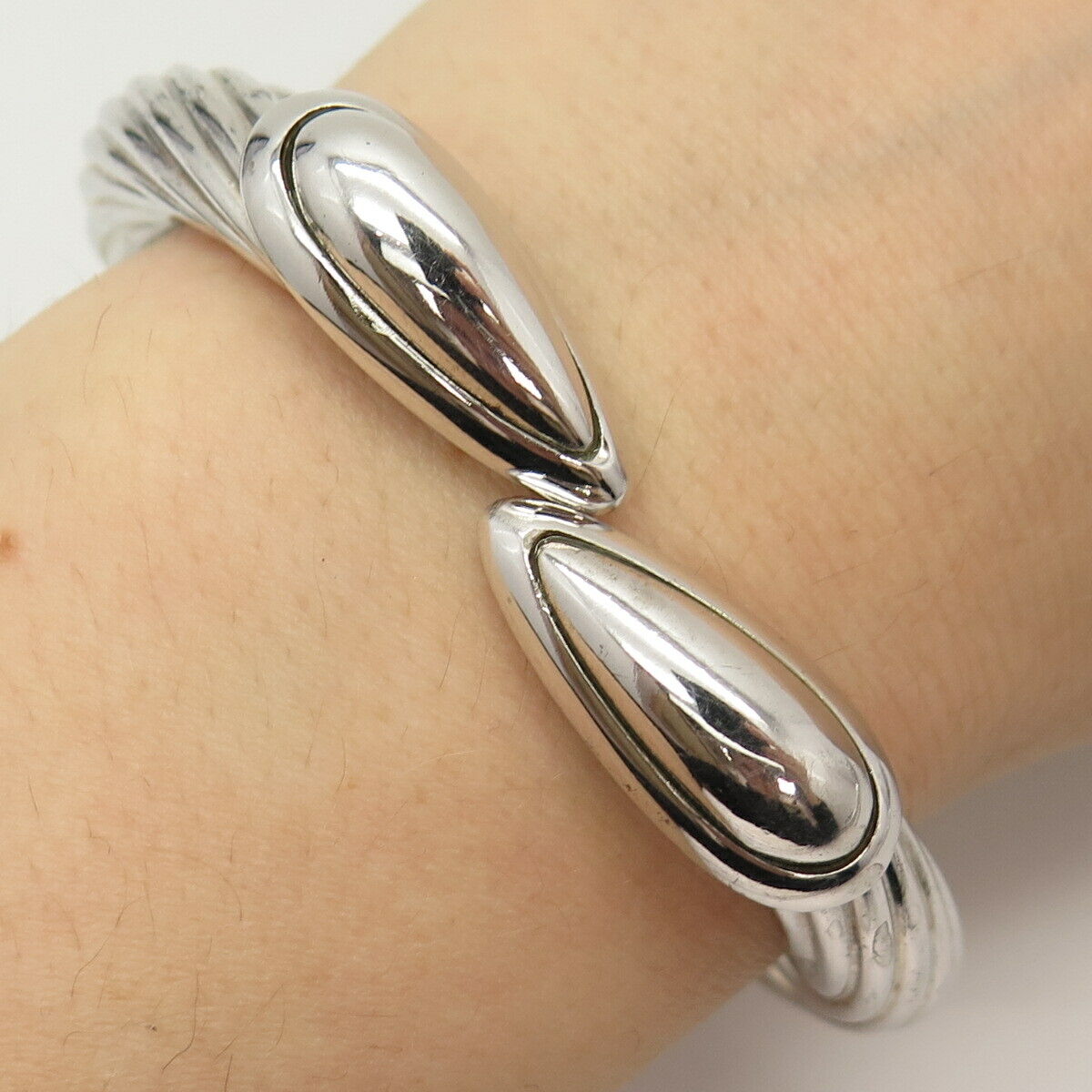 925 Sterling Silver Twisted Modernist Bangle Bracelet 7"