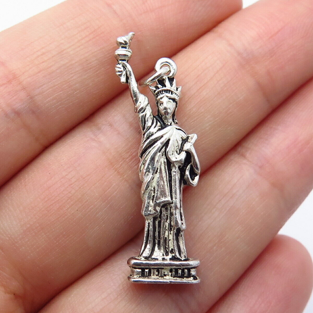 800 Silver Vintage Statue of Liberty Pendant