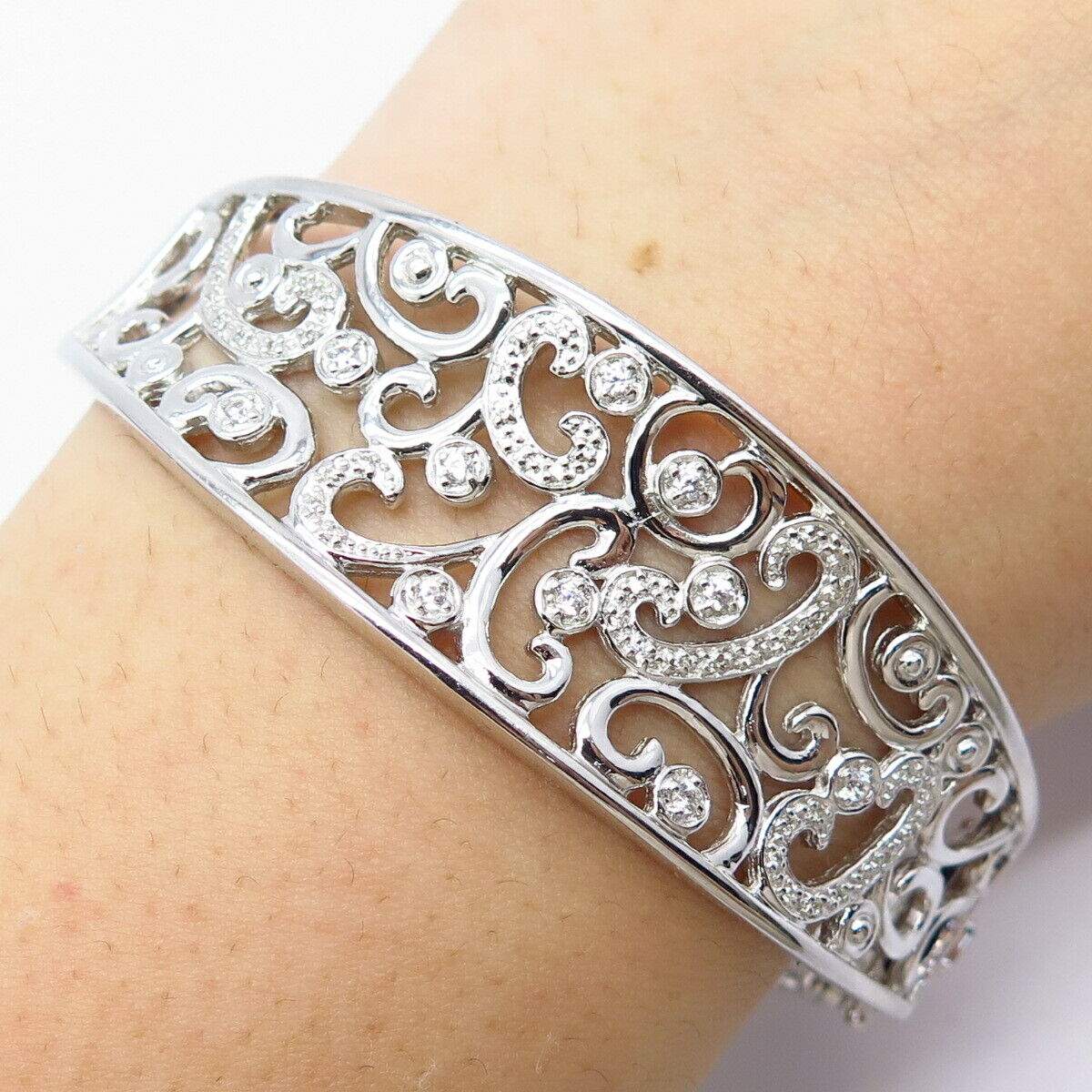 925 Sterling Silver Ornate Swirl Hinged Bangle Bracelet 7"