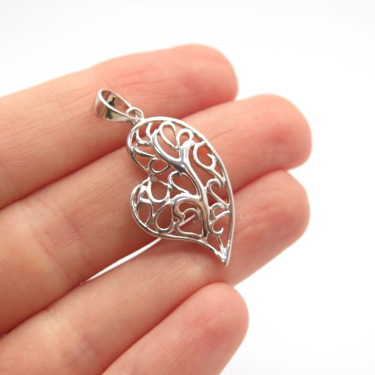 925 Sterling Silver Ornate Heart Pendant