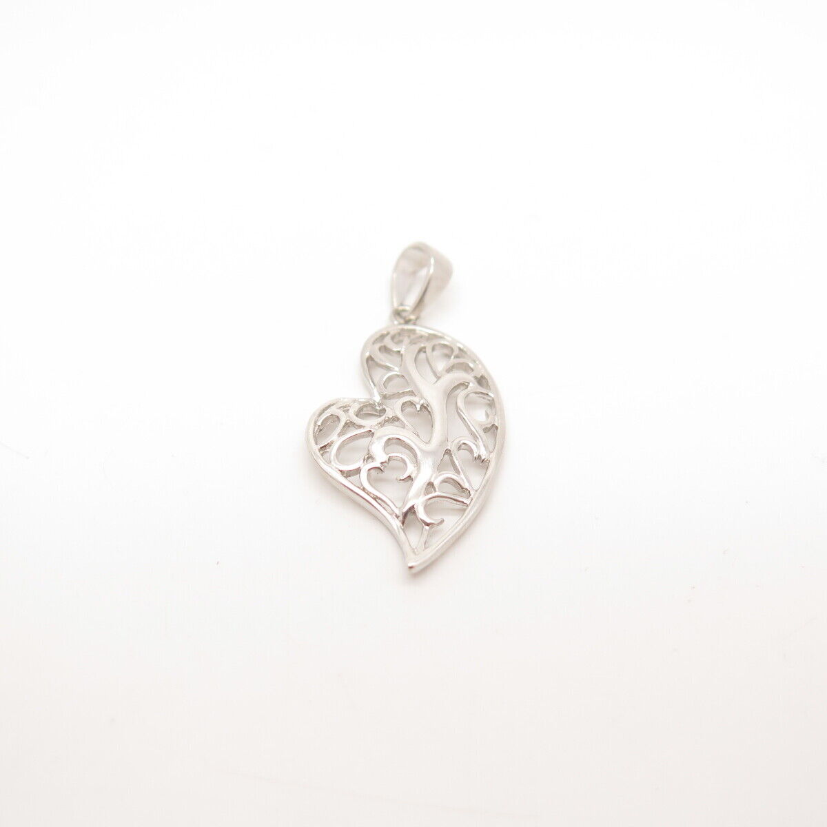 925 Sterling Silver Ornate Heart Pendant