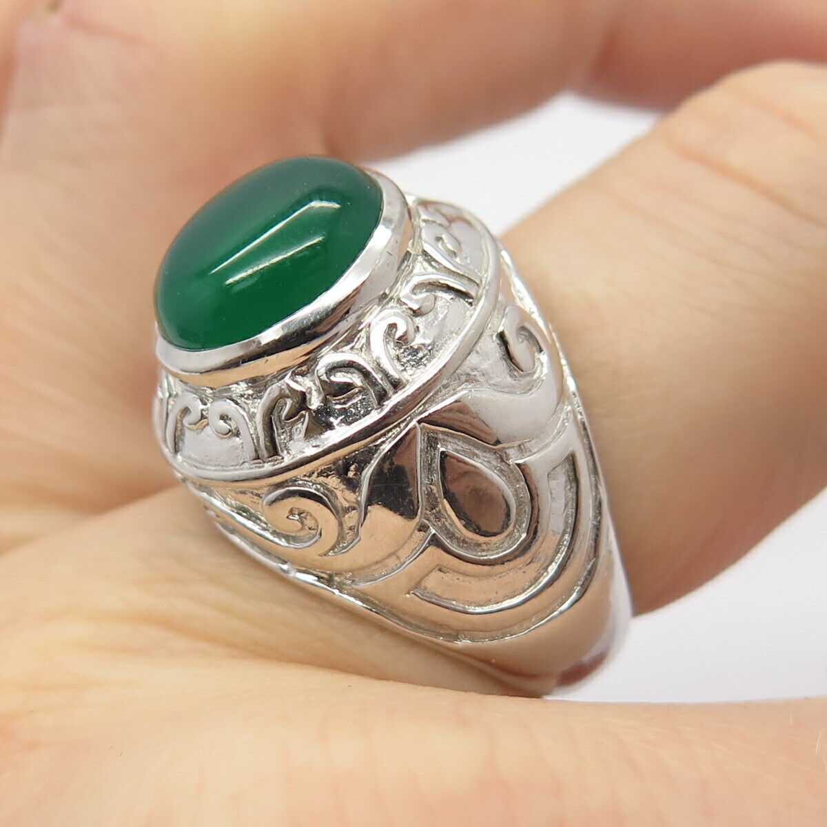 925 Sterling Silver Real Green Onyx Gemstone Ornate Domed Ring Size 7.5