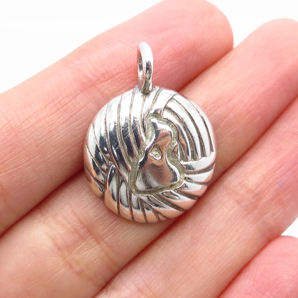 925 Sterling Silver Vintage Ribbed Pendant