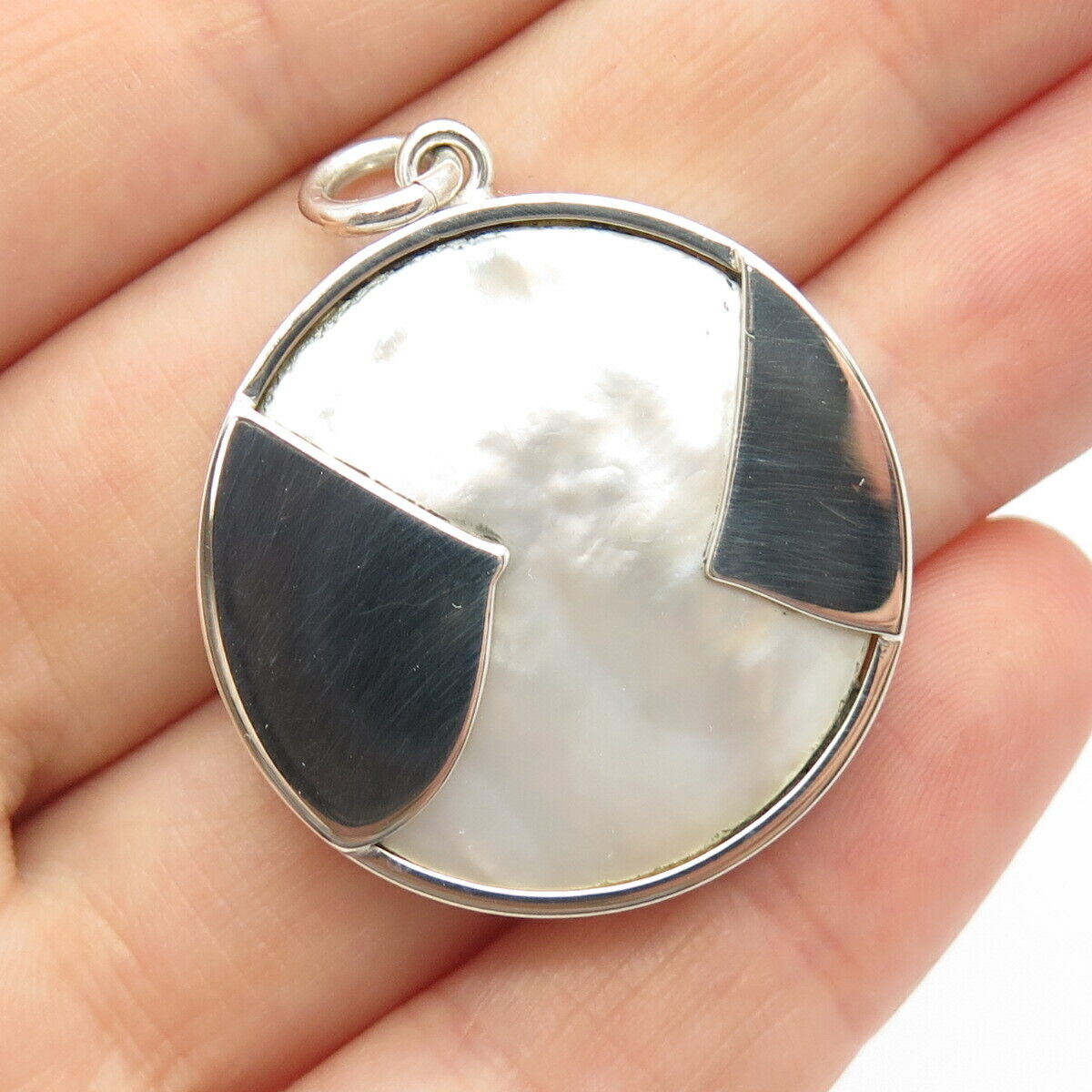 925 Sterling Silver Vintage Mother-of-Pearl Pendant