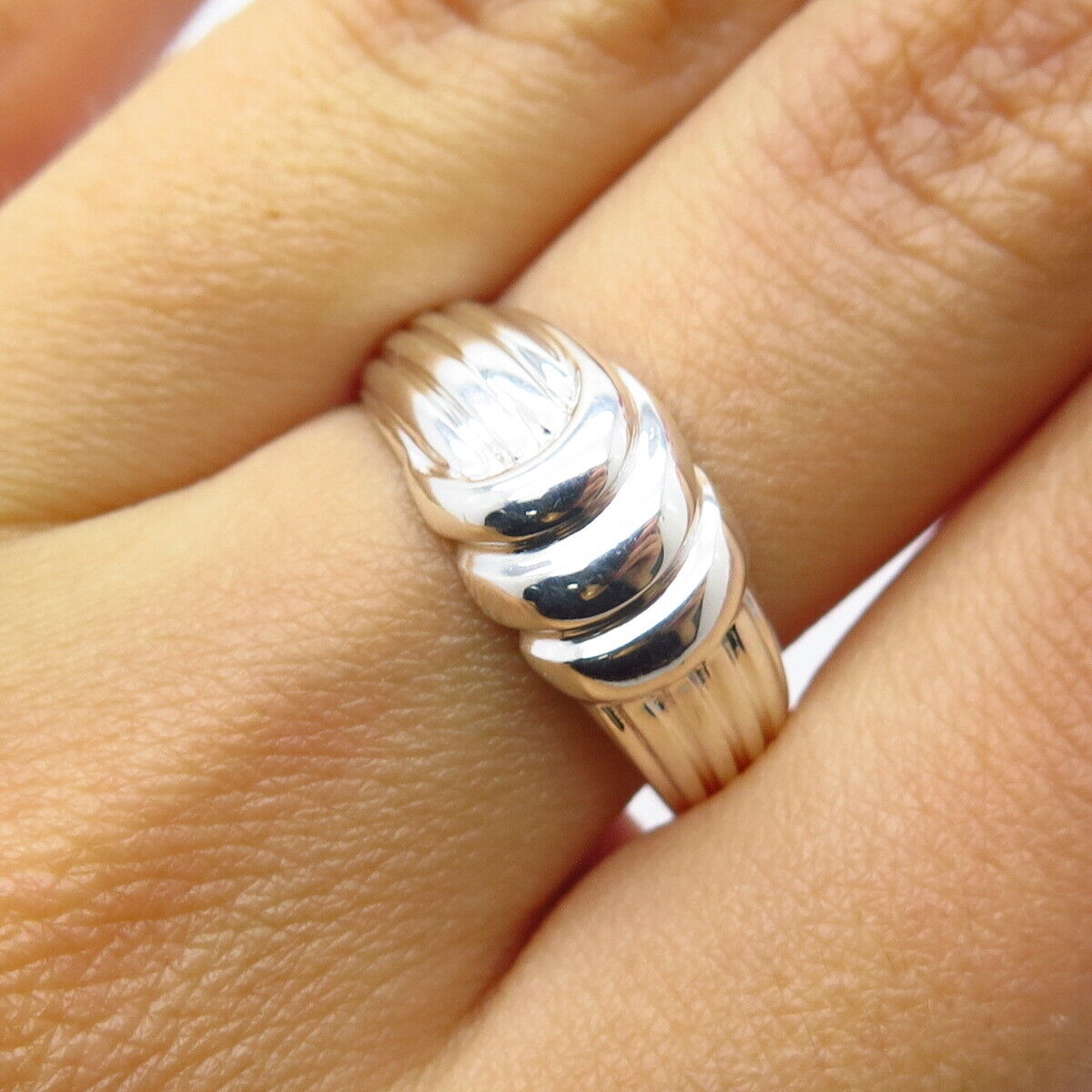 925 Sterling Silver Vintage Ribbed Ring Size 7