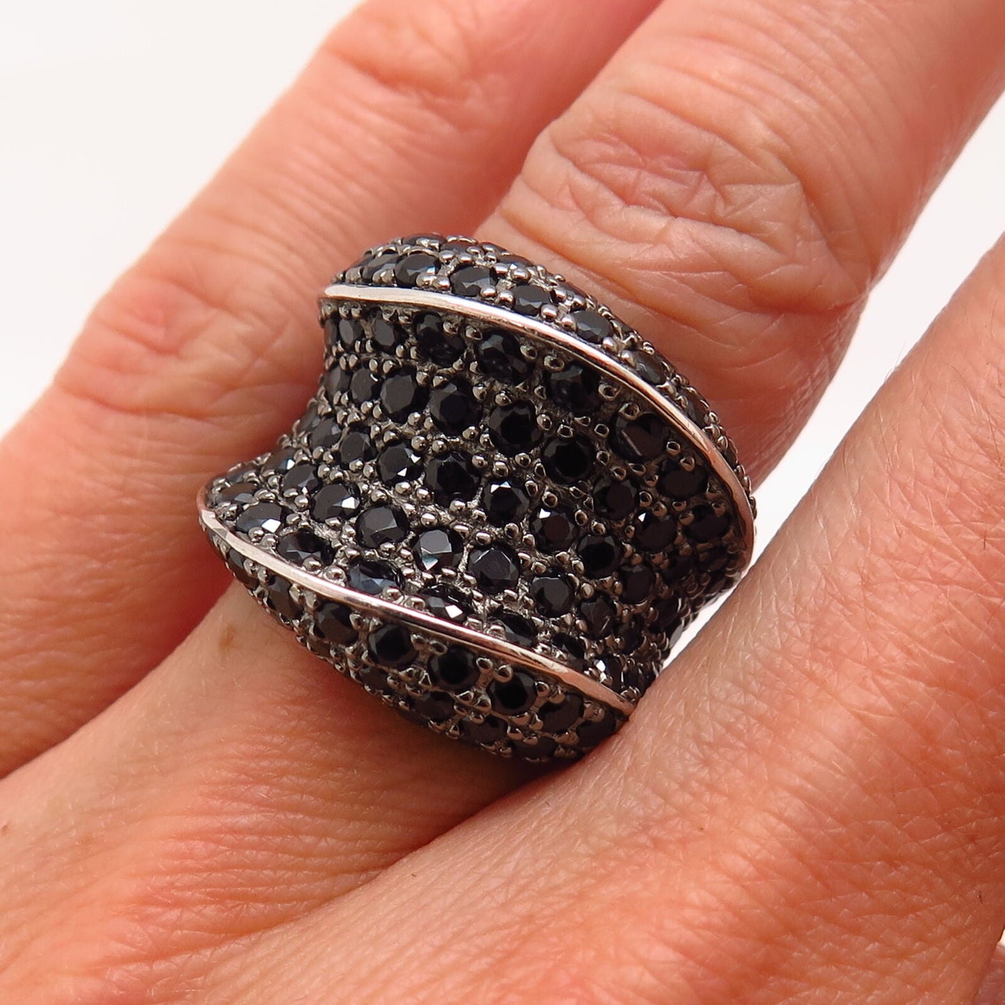 925 Sterling Silver Black C Z Ribbed Design Ring Size 5 1/4