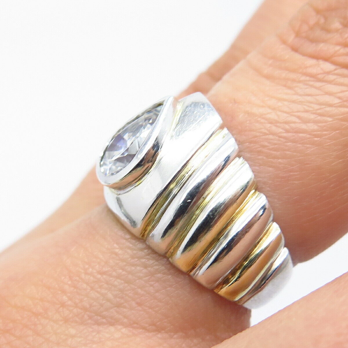 925 Sterling Silver Vintage C Z Ribbed Ring Size 7.75