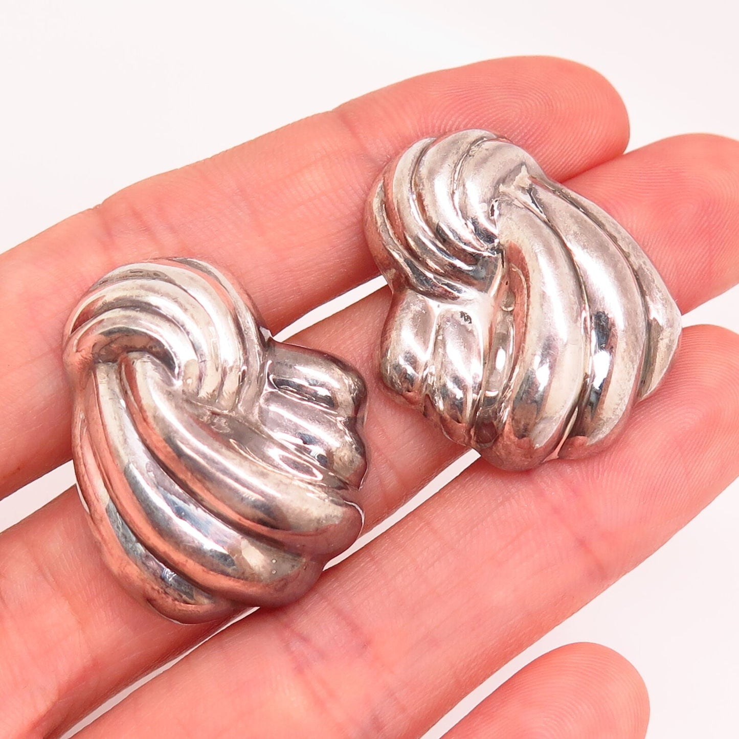 925 Sterling Silver Hollow Ribbed Design Earrings