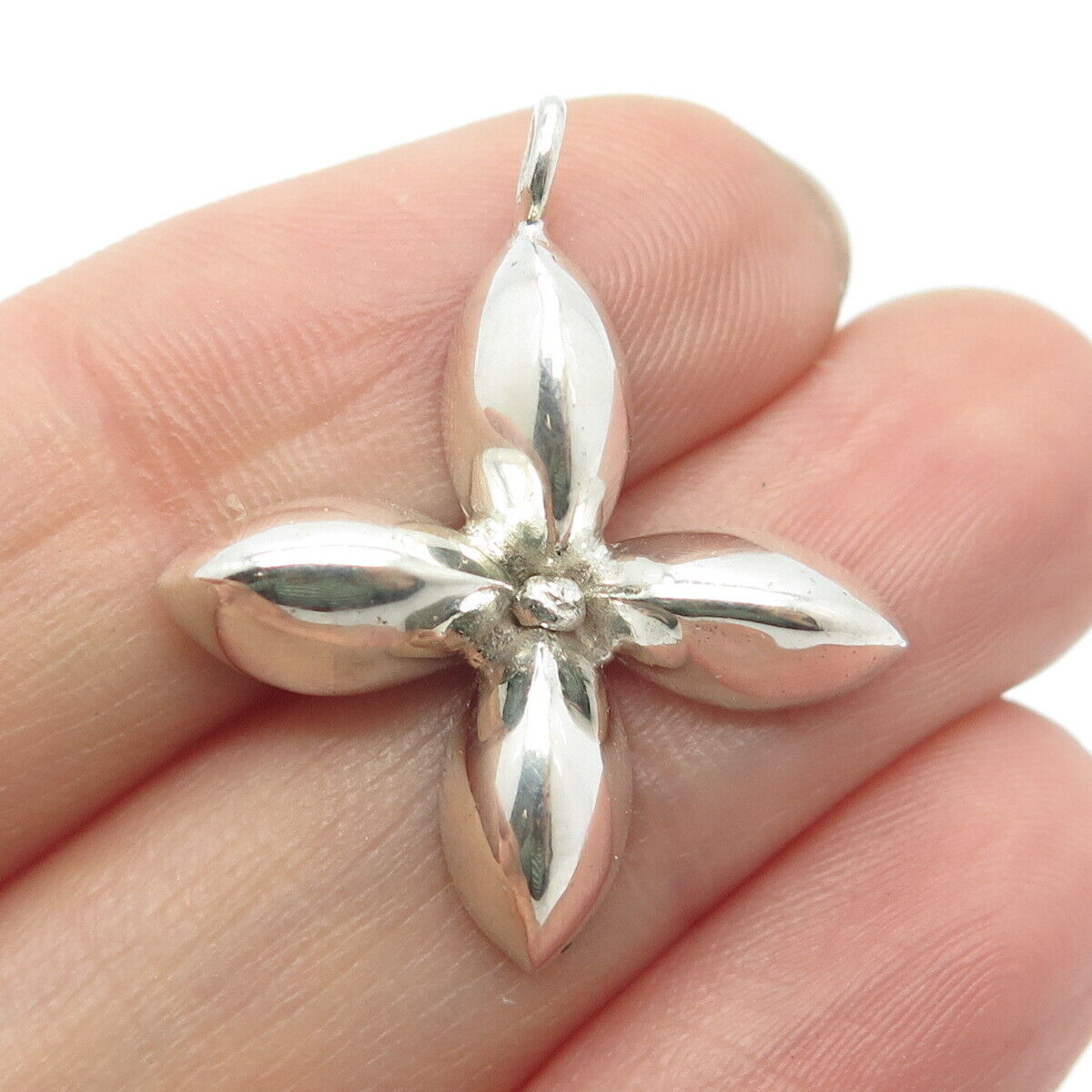 925 Sterling Silver Vintage Hollow Floral Pendant