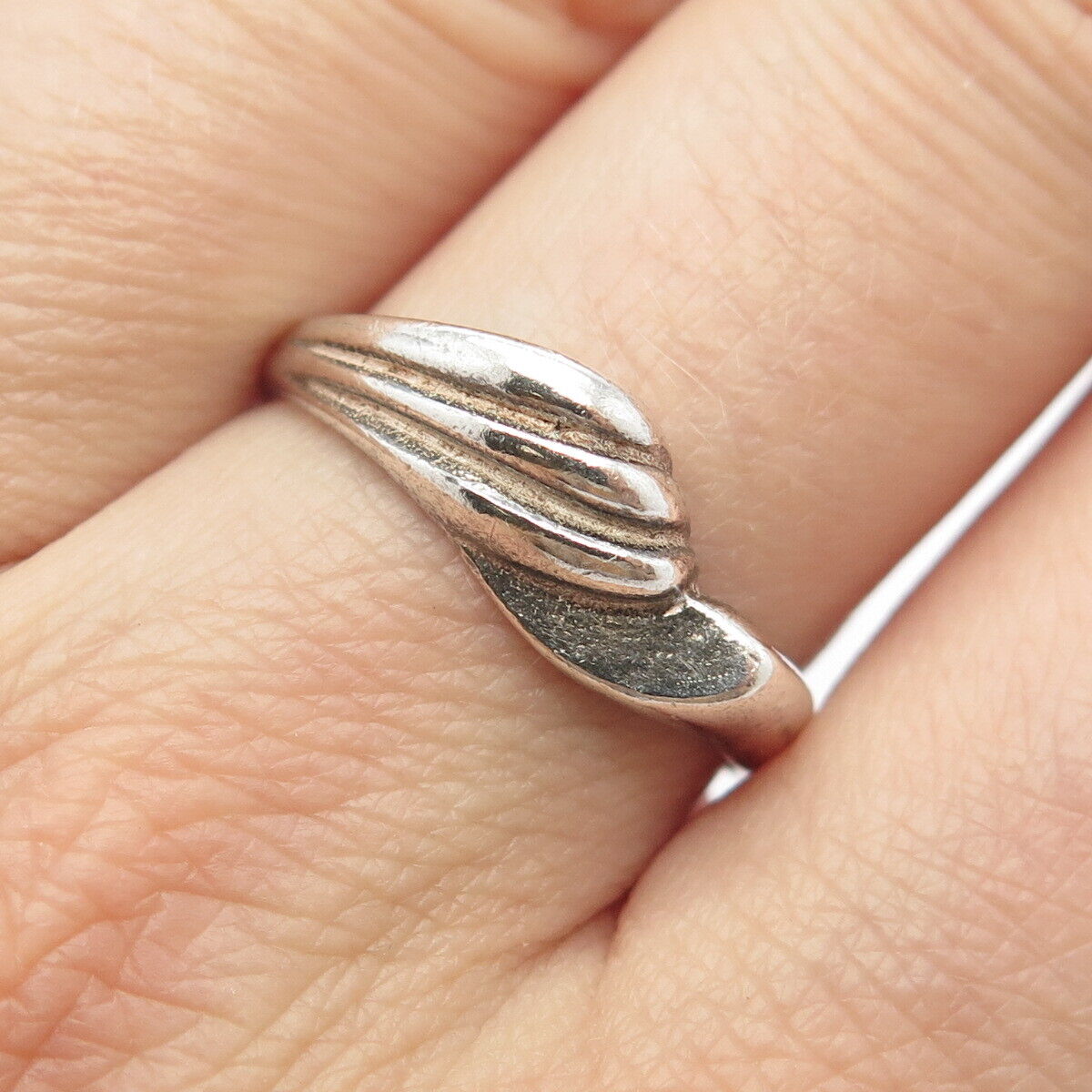 925 Sterling Silver Vintage Ribbed Bypass Ring Size 8