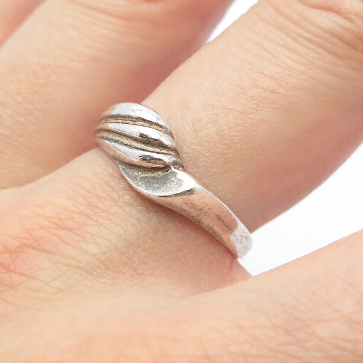925 Sterling Silver Vintage Ribbed Bypass Ring Size 8