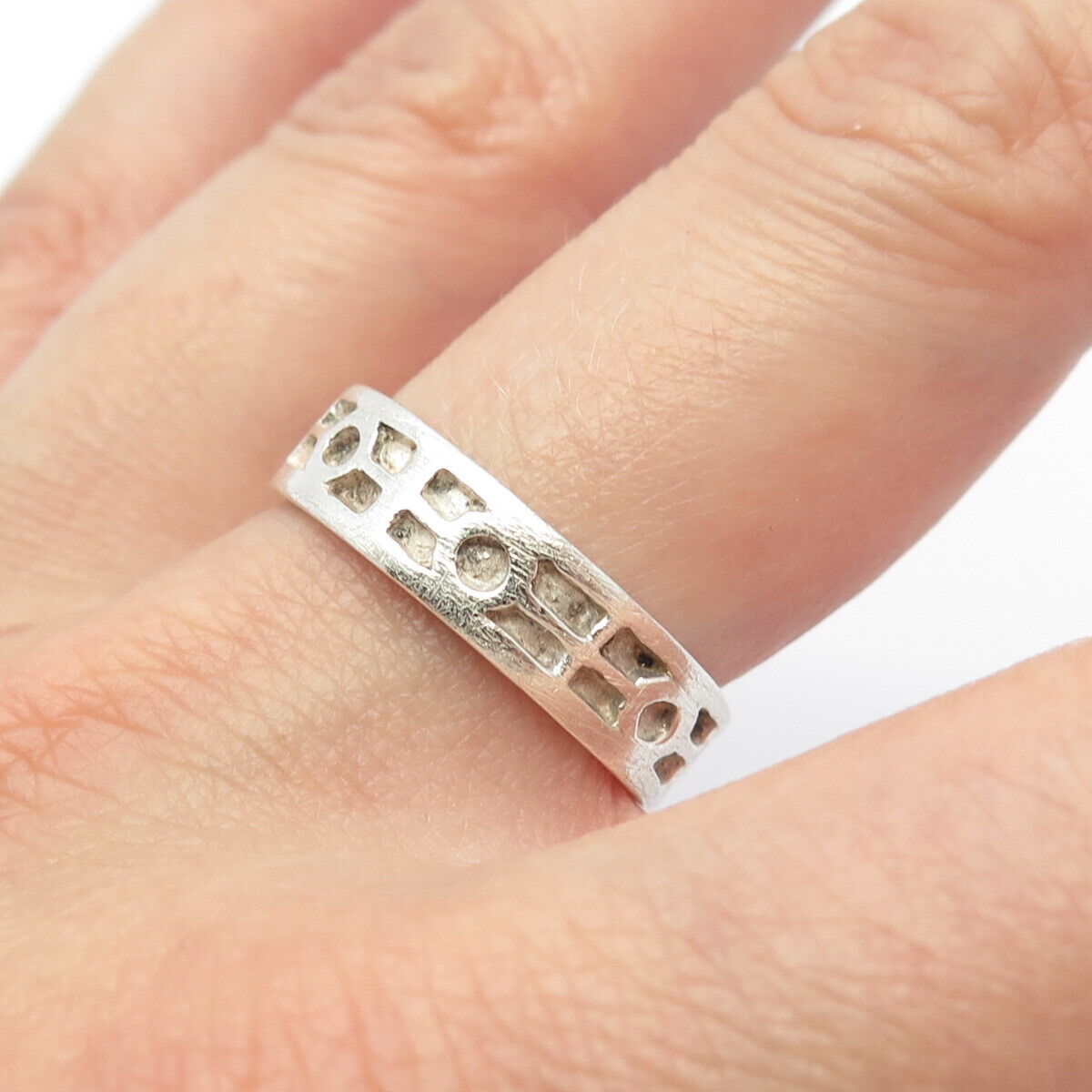 925 Sterling Silver Vintage Carved Tribal Band Ring Size 8.25