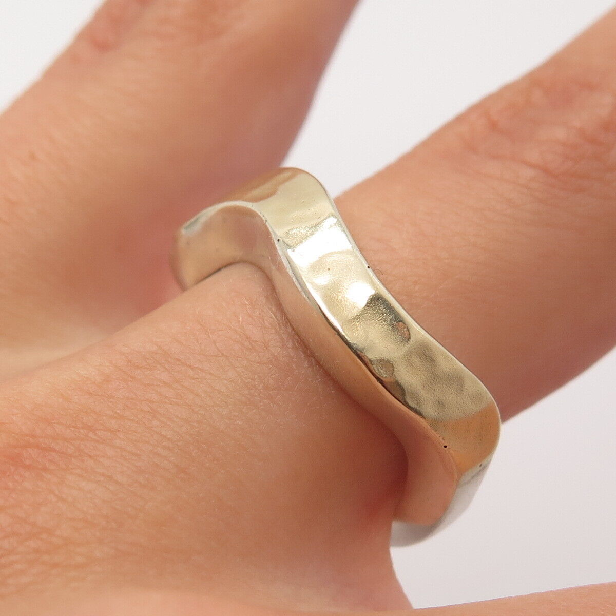 925 Sterling Silver / 14K Gold Vintage Hammered Wavy Ring Size 7.5