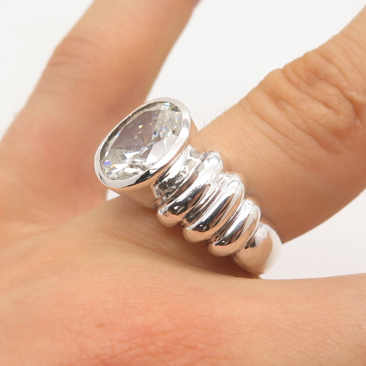 925 Sterling Silver Vintage Round-Cut C Z Ribbed Ring Size 7.75