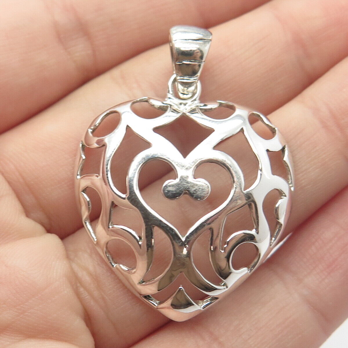 925 Sterling Silver Vintage Ornate Heart Pendant