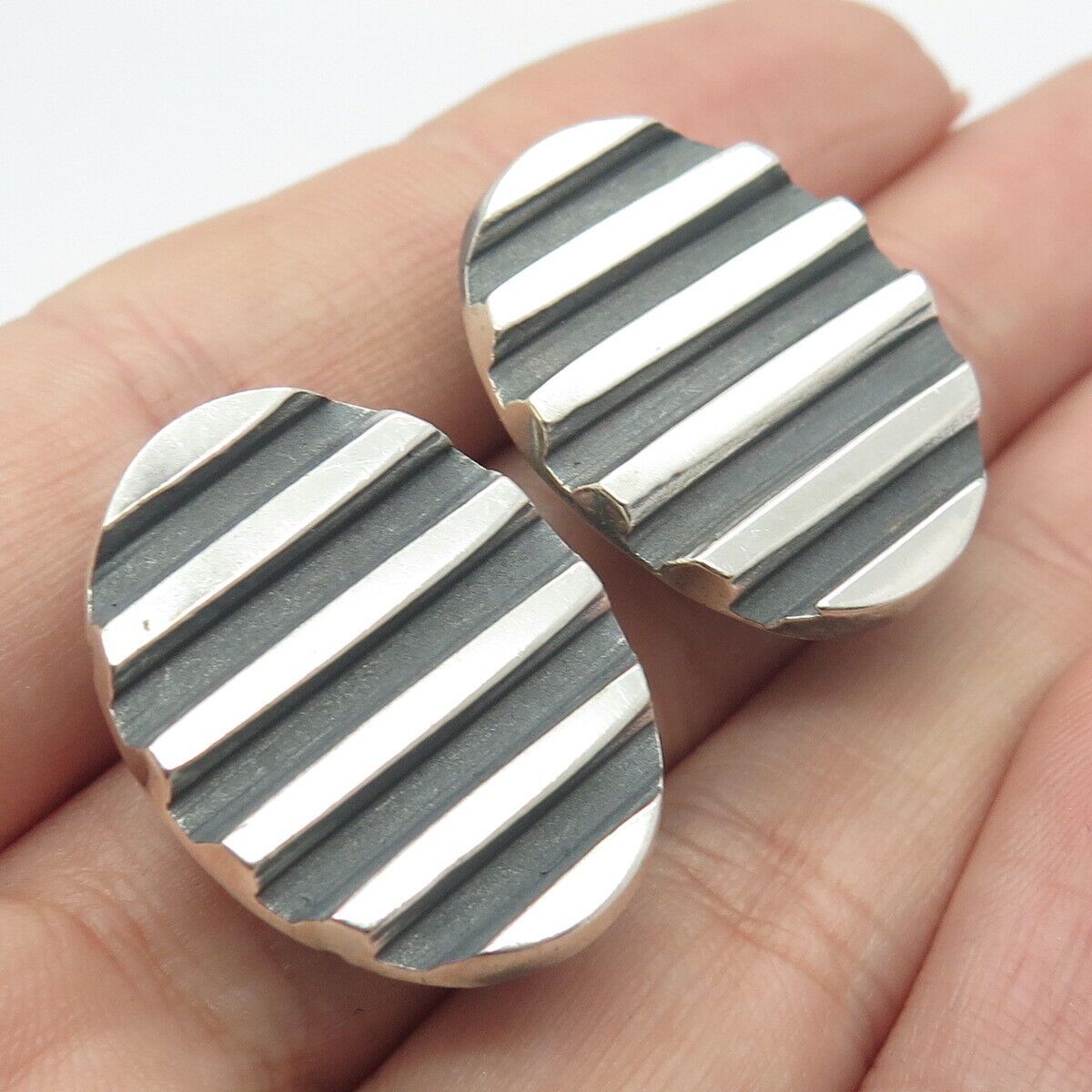 935 Silver Vintage Striped Oval Omega Back Earrings