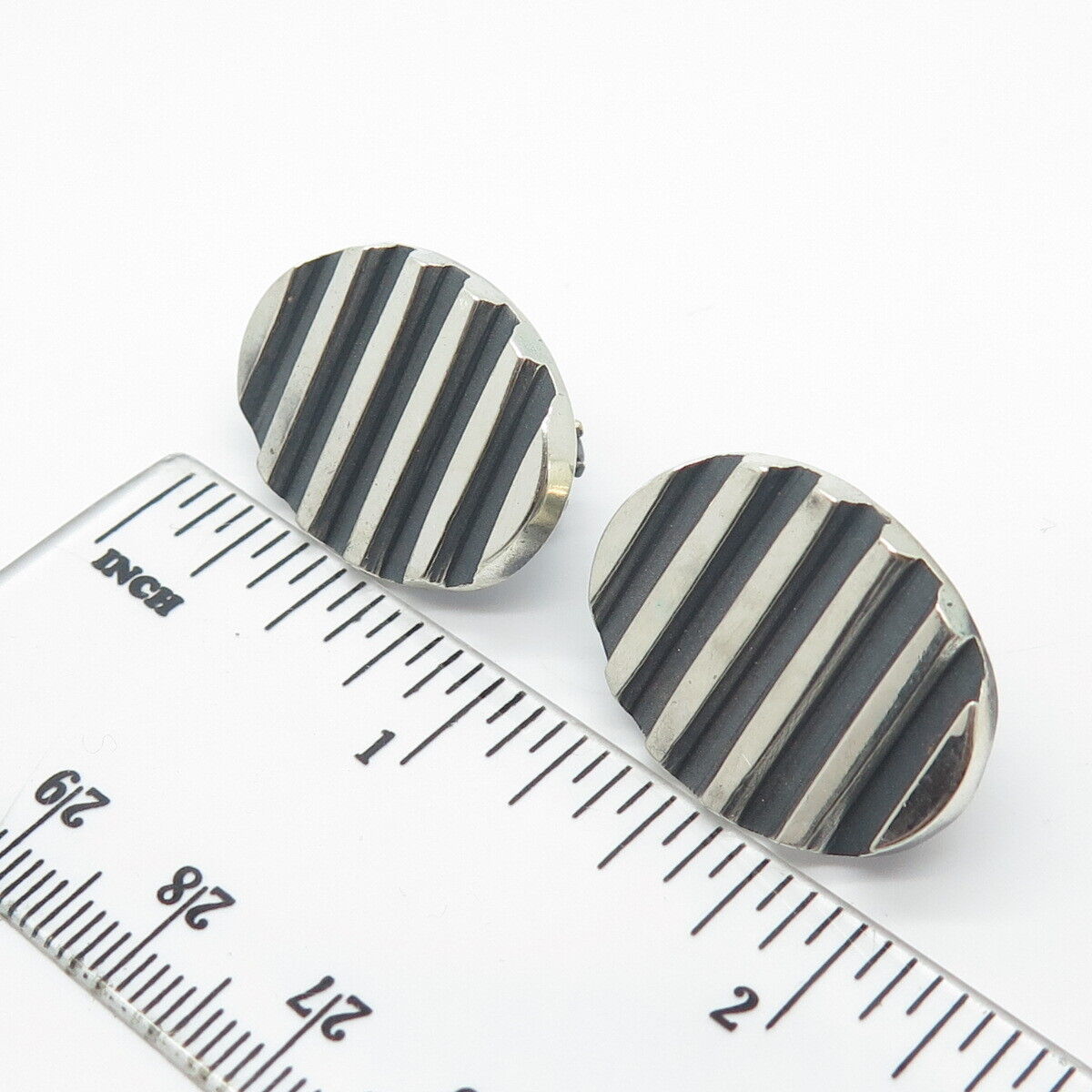 935 Silver Vintage Striped Oval Omega Back Earrings