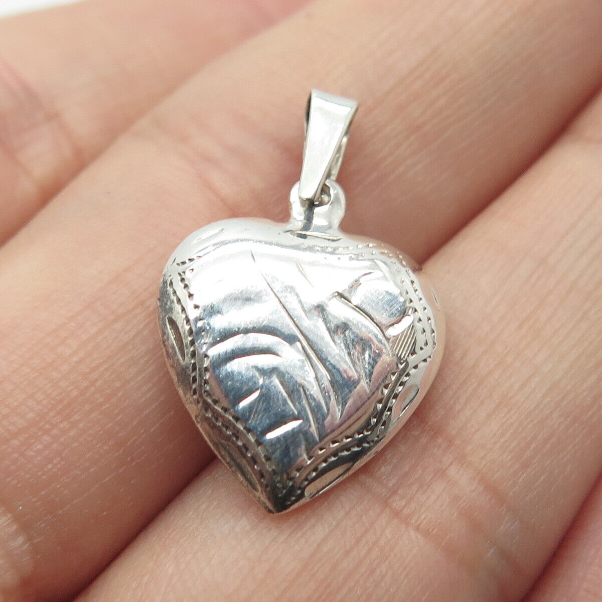 925 Sterling Silver Vintage Etched Puffy Heart Pendant