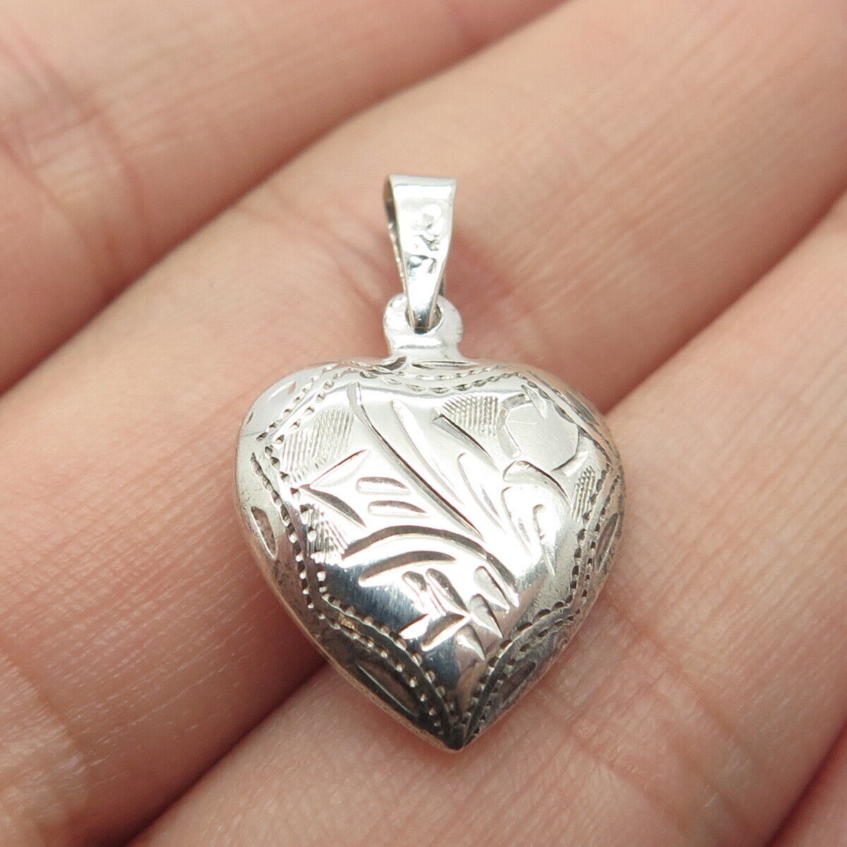 925 Sterling Silver Vintage Etched Puffy Heart Pendant