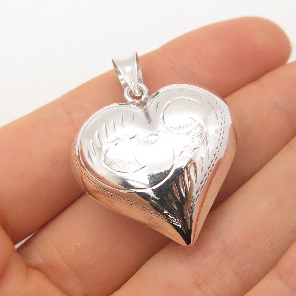 925 Sterling Silver Vintage Etched Heart Puffy Pendant