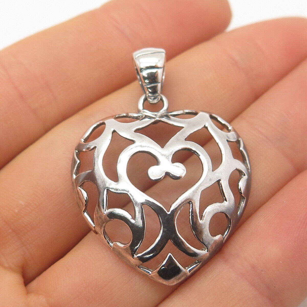 925 Sterling Silver Vintage Italy Ornate Heart Pendant