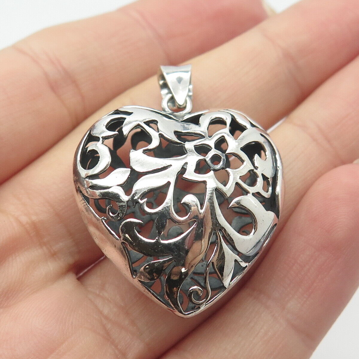 925 Sterling Silver Vintage Puffy Floral Heart Pendant