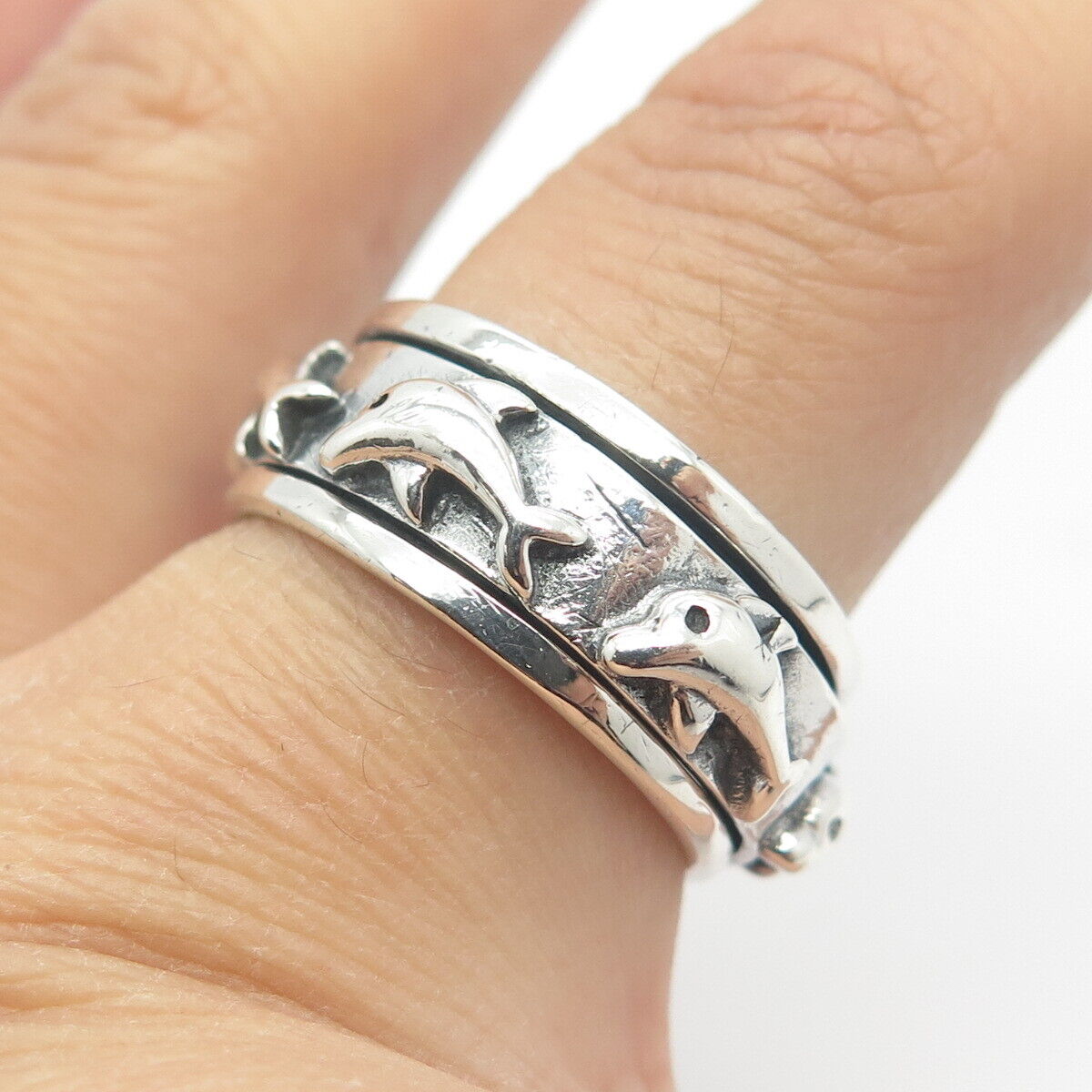 925 Sterling Silver Vintage Friendly Dolphin Rotating Band Ring Size 8.75