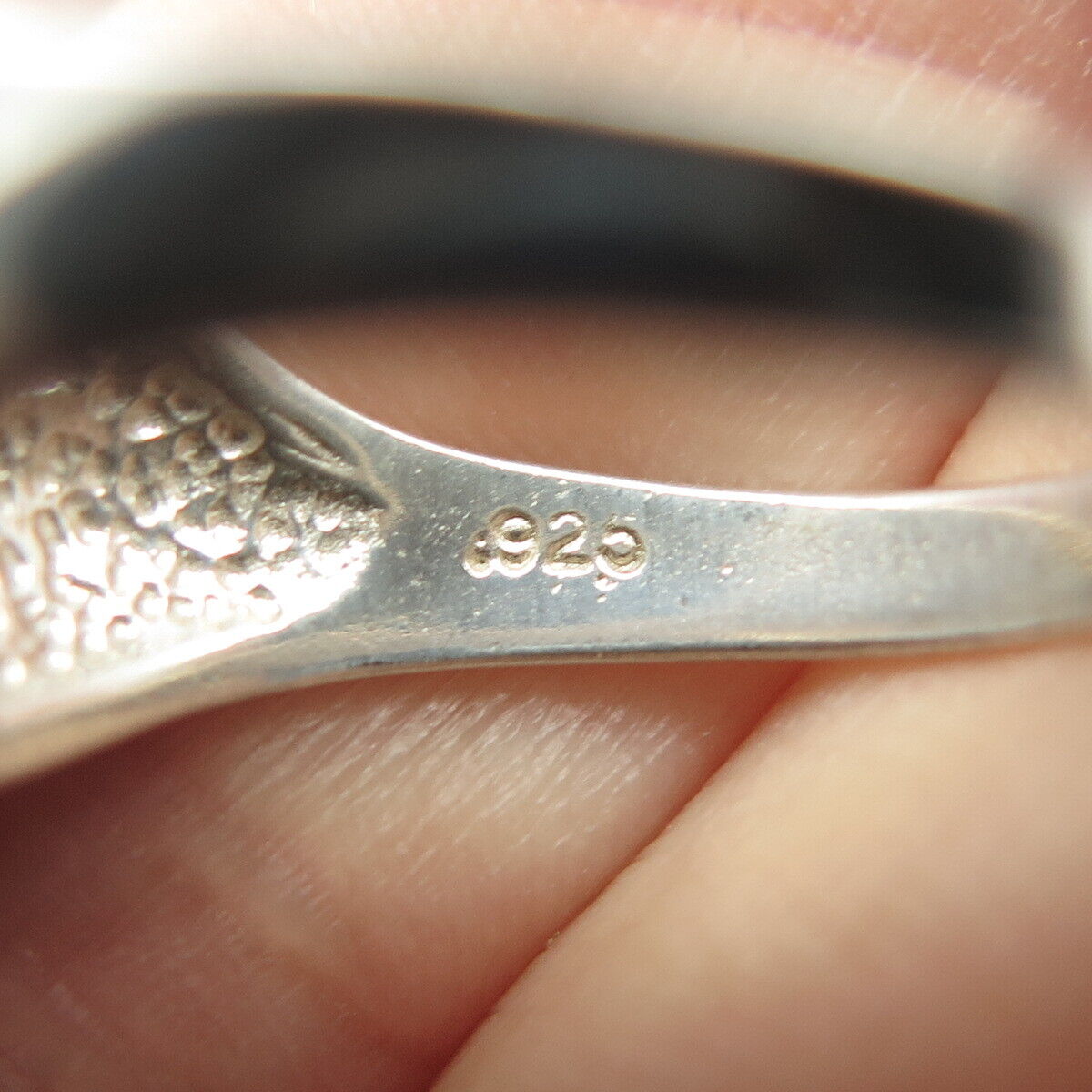 925 Sterling Silver Vintage Ribbed Ring Size 6