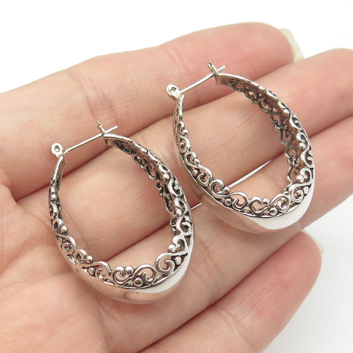 925 Sterling Silver Vintage Shiny Floral Ornate Stud Hoop Earrings