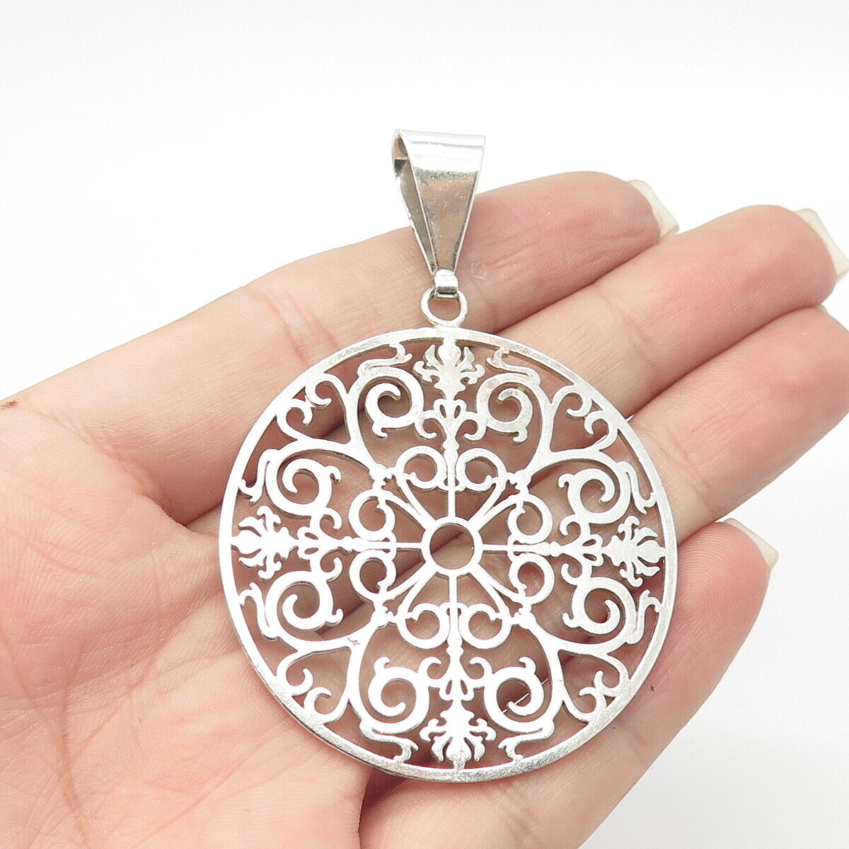 925 Sterling Silver Vintage Ornate Round Pendant