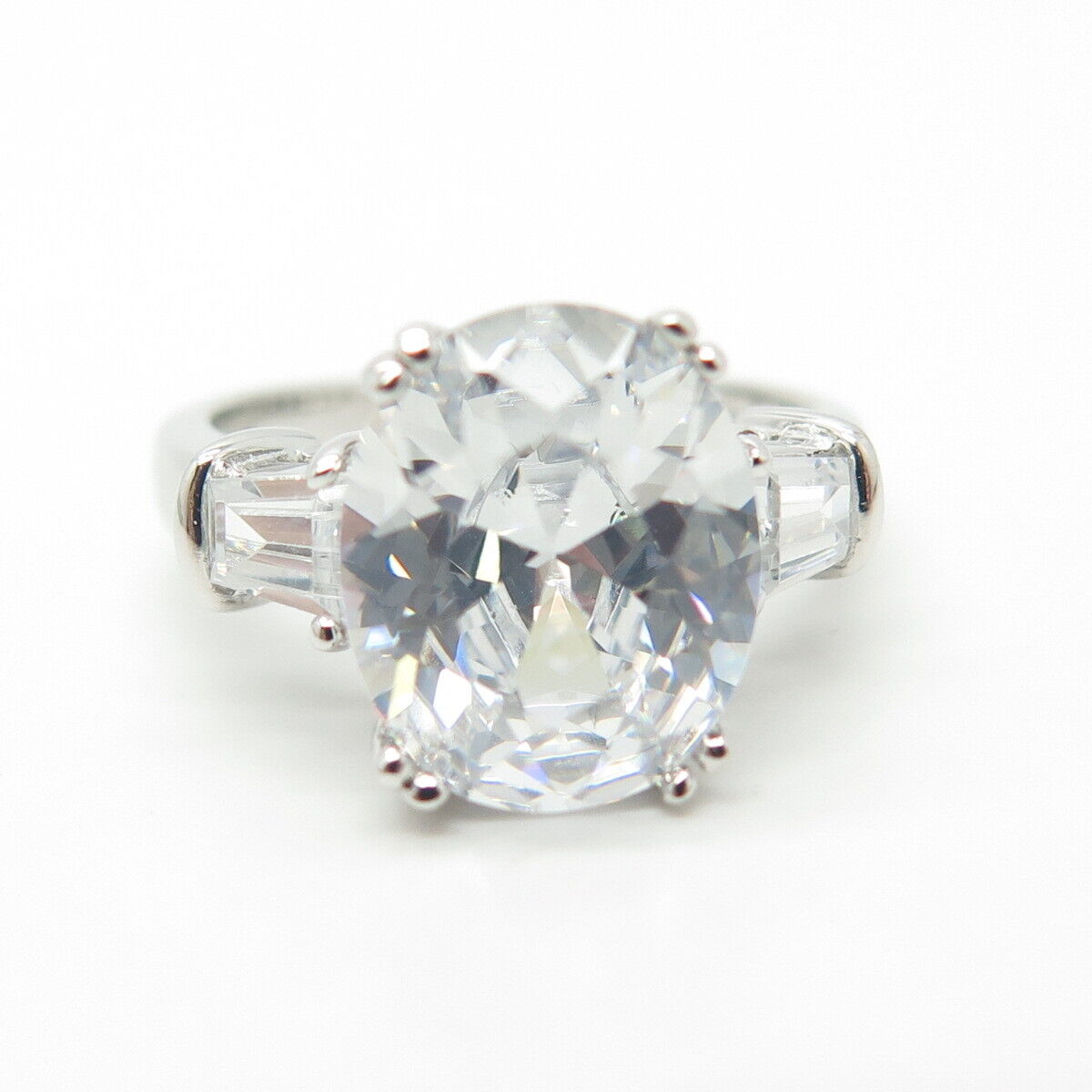 925 Sterling Silver Oval-Cut Shaped C Z Engagement Ring Size 5