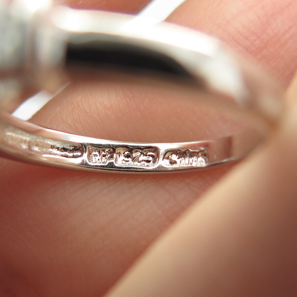 925 Sterling Silver Oval-Cut Shaped C Z Engagement Ring Size 5