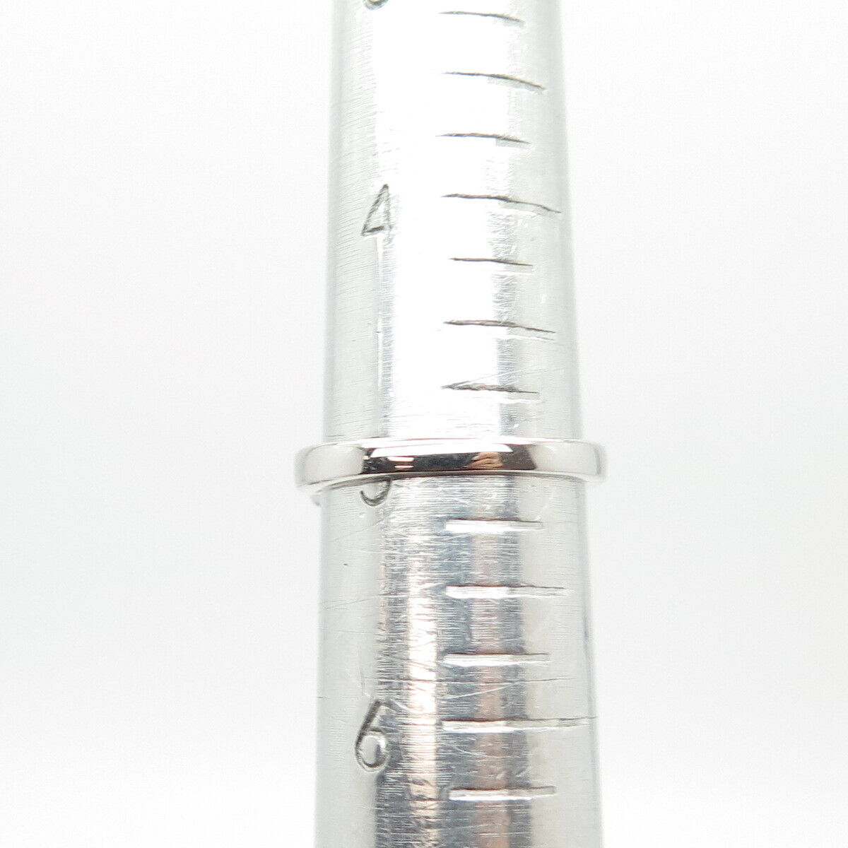 925 Sterling Silver Oval-Cut Shaped C Z Engagement Ring Size 5