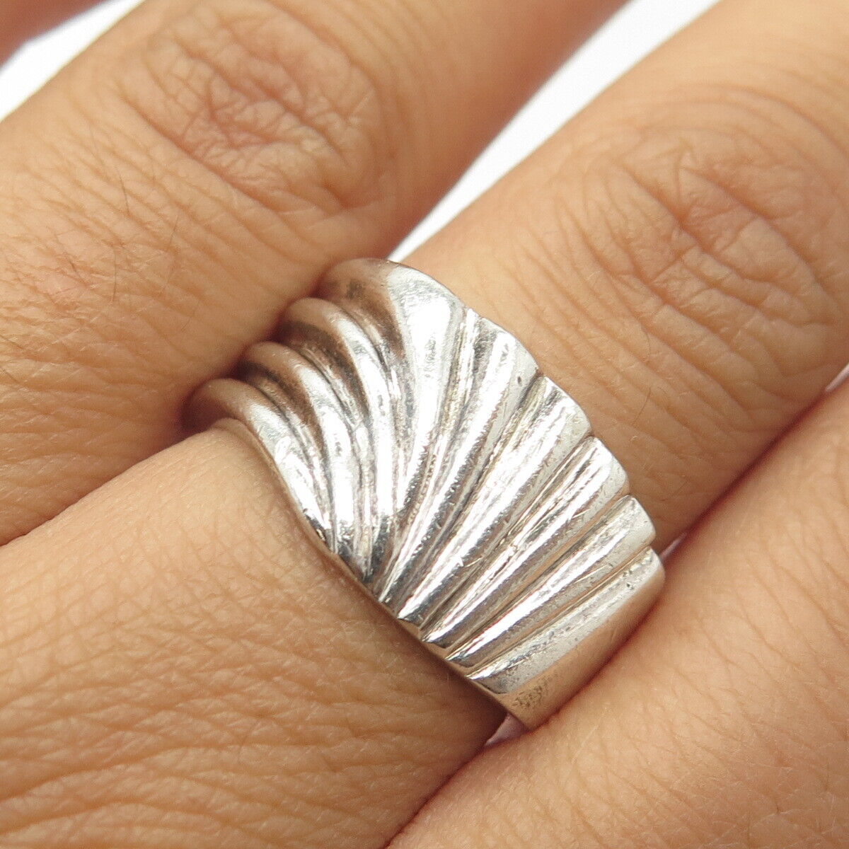 925 Sterling Silver Vintage Modernist Ribbed Ring Size 8.25