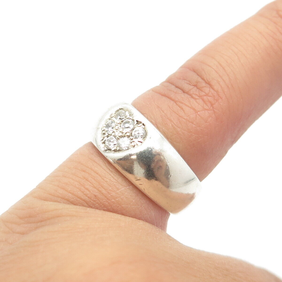 925 Sterling Silver Vintage Round-Cut Shaped C Z Heart Band Ring Size 4.5