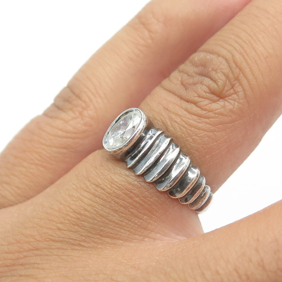 925 Sterling Silver Vintage Silver Unlimited Oval-Cut C Z Ribbed Ring Size 6