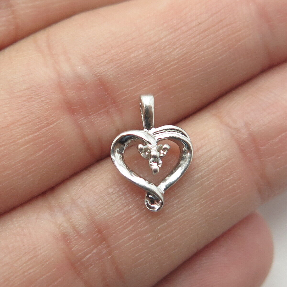 HOU 925 Sterling Silver Real Round-Cut Shaped White Diamond Heart Pendant