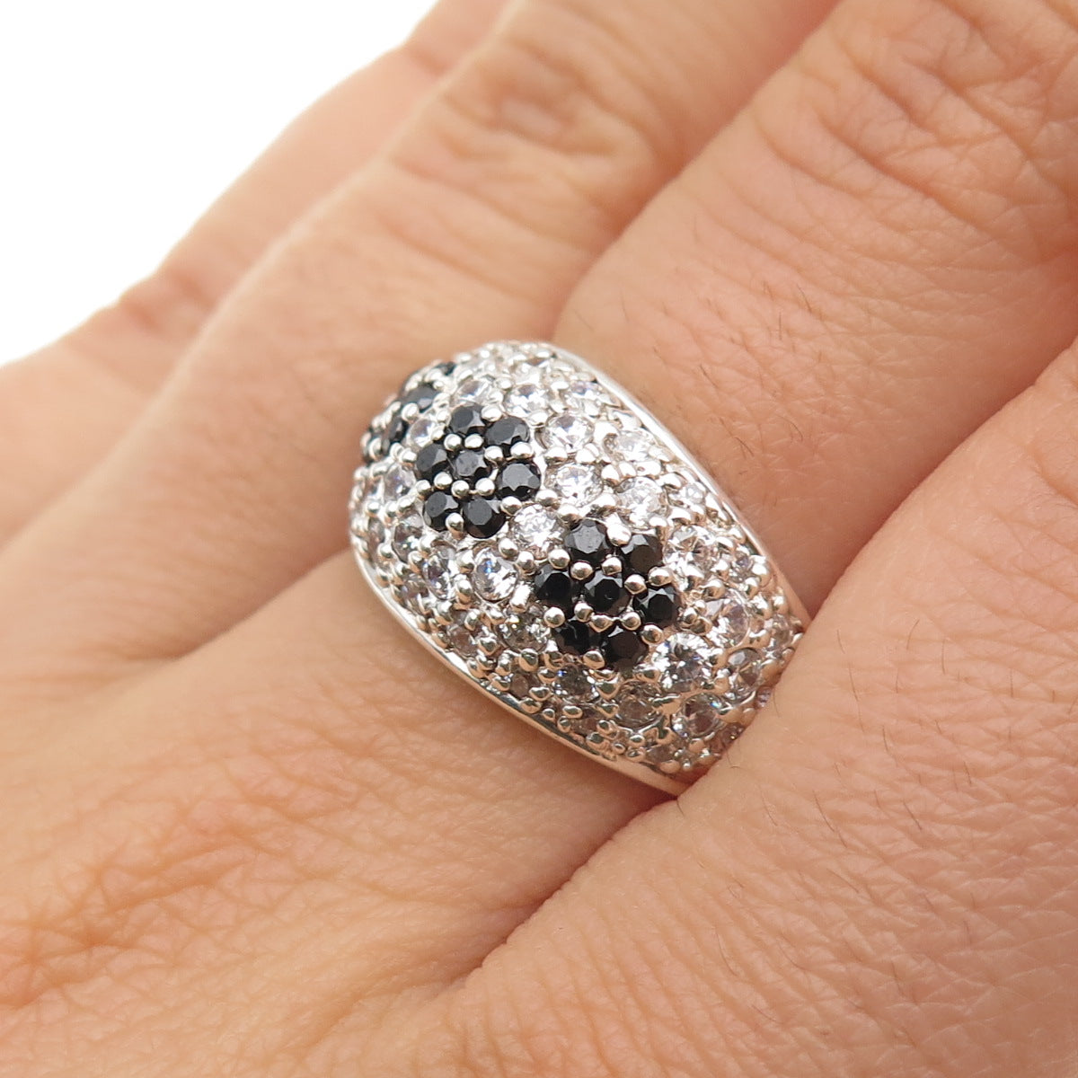 925 Sterling Silver Vintage Round-Cut Black & White C Z Ring Size 7.25