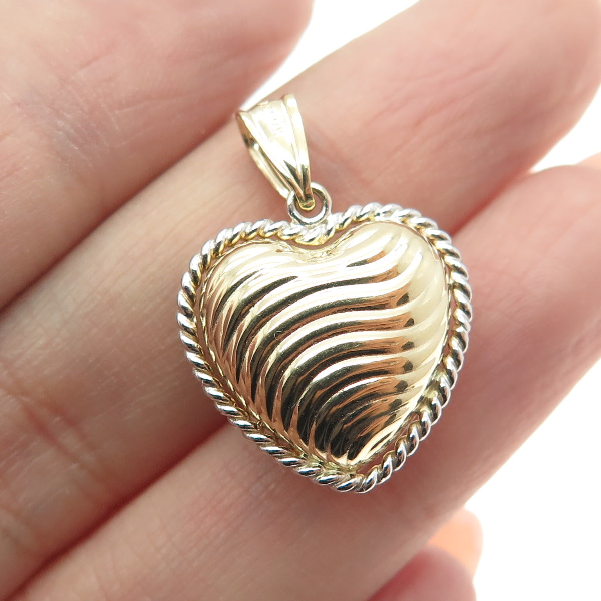 14K Yellow Gold Wavy Roped Heart Minimalist Charm Pendant