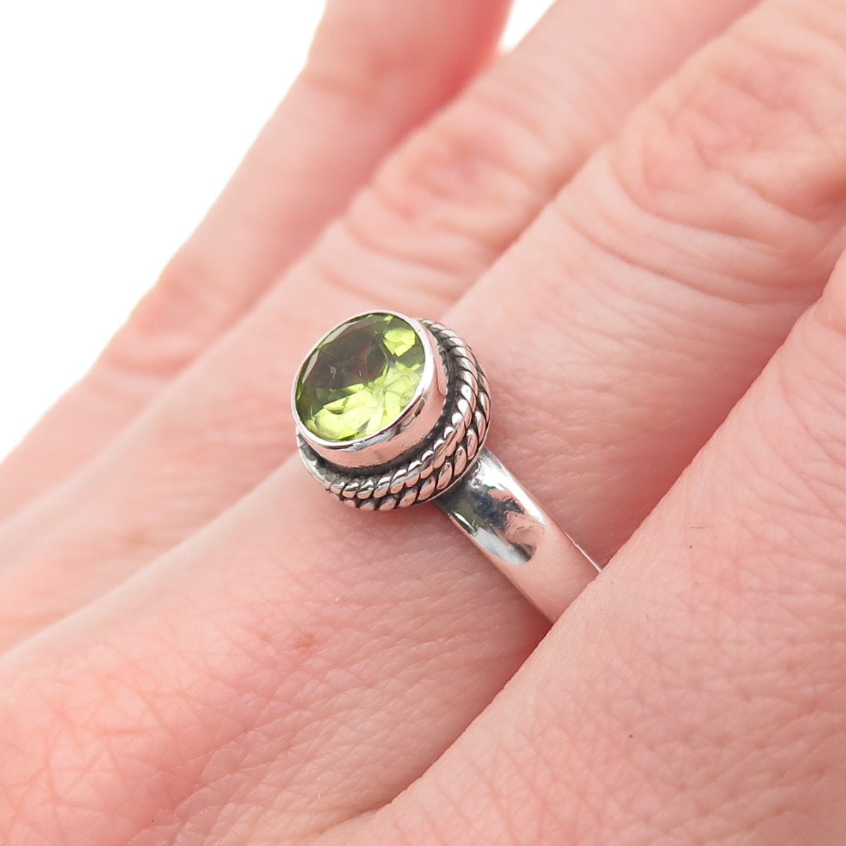 925 Sterling Silver Vintage Real Round-Cut Peridot Oxidized Ring Size 6.75