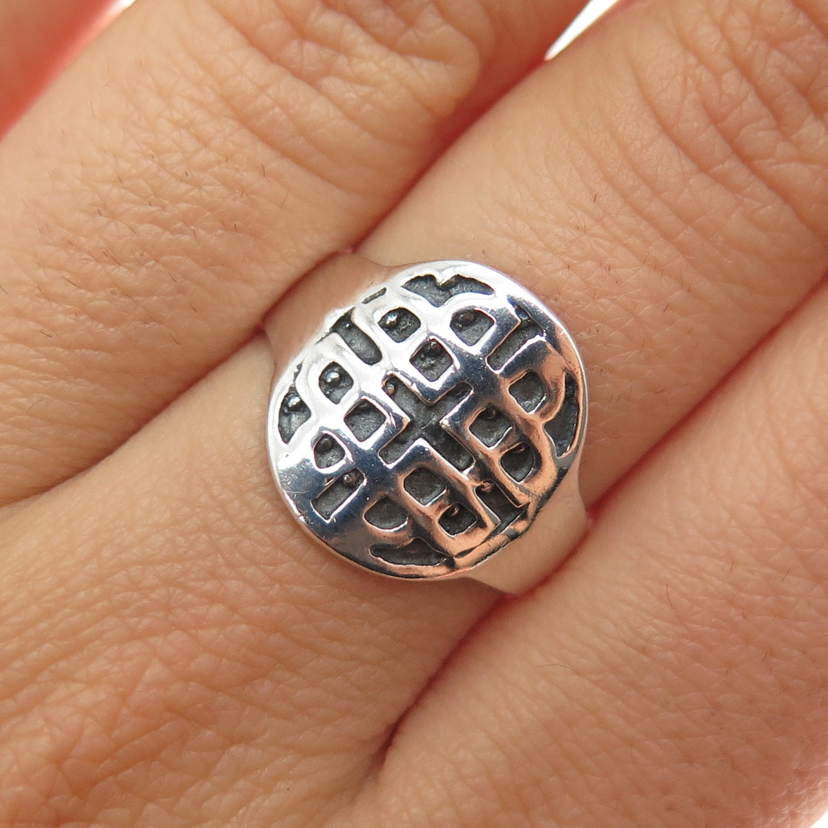 925 Sterling Silver Vintage Celtic Knot Oxidized Ring Size 7.25
